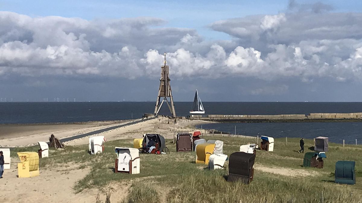 Am Montag kann es begrenzt wieder losgehen mit dem Tourismus in Cuxhaven, wie hier an der Kugelbake. Der Landkreis wirbt um respektvollen Umgang. Foto: Reese-Winne