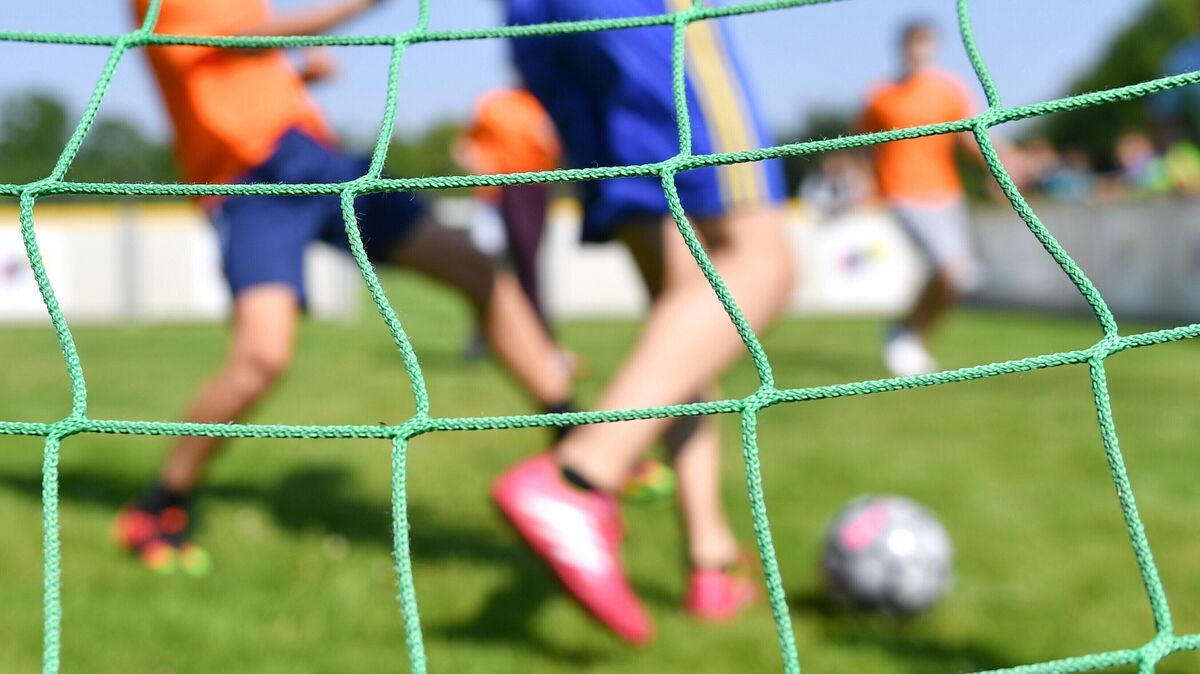 Unter anderem ging es in der Gemeinderatssitzung um die „Übungsleiterentschädigung“ im Sportverein oder das Gutachten zum Brückenabriss am Kanal. Dabei hätte es wichtigere Themen gegeben, meint NEZ/CN-Redakteur Egbert Schröder. Symbolfoto: Uwe Anspach/dpa