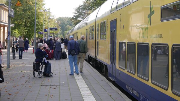 DB-Regio-Zug hält in Hechthausen: Rauch löst Einsatz aus - Fahrgäste müssen warten