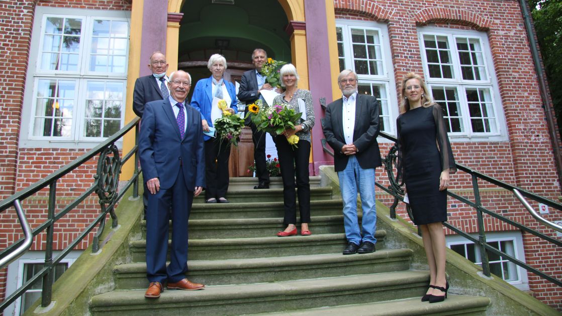 Cuxhavener B rger Mit Schloss Medaille Ausgezeichnet CNV Medien