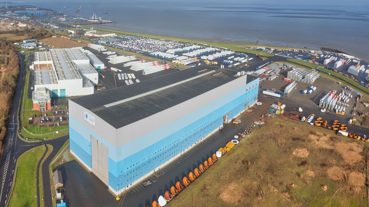 Das Areal der künftigen Produktionsstätte der Titan Wind Energy GmbH  für den Bau von Monopiles im Cuxhavener Offshore-Hafen. Foto: Carsten Bruns