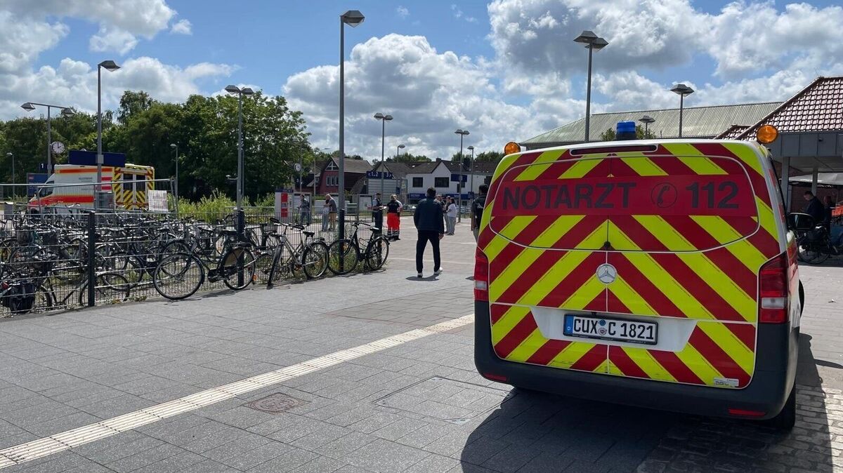 Auch der Leitende Notarzt der Stadt Cuxhaven ist vor Ort. Foto: Lütt