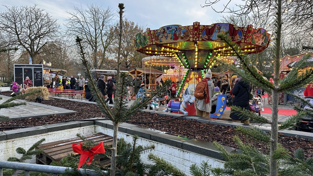 Mit dem "Winterzauber" im Cuxhavener Kurpark (Bild) war der Cuxhavener Gastronom Hakan Bingöl vor mehr als vier Jahren gestartet. Seit 2025 orga´nisiert er auch den Weihnachtsmarkt am Schloss Ritzebüttel. Foto: Reese-Winne