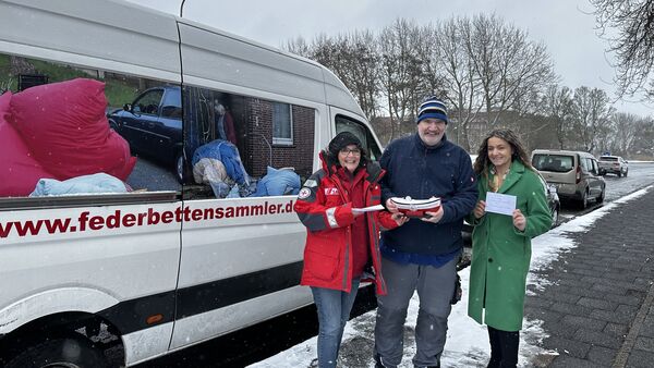 Cuxhaven ist gutes Pflaster für den Federbettensammler: Spenden bleiben als Dank hier