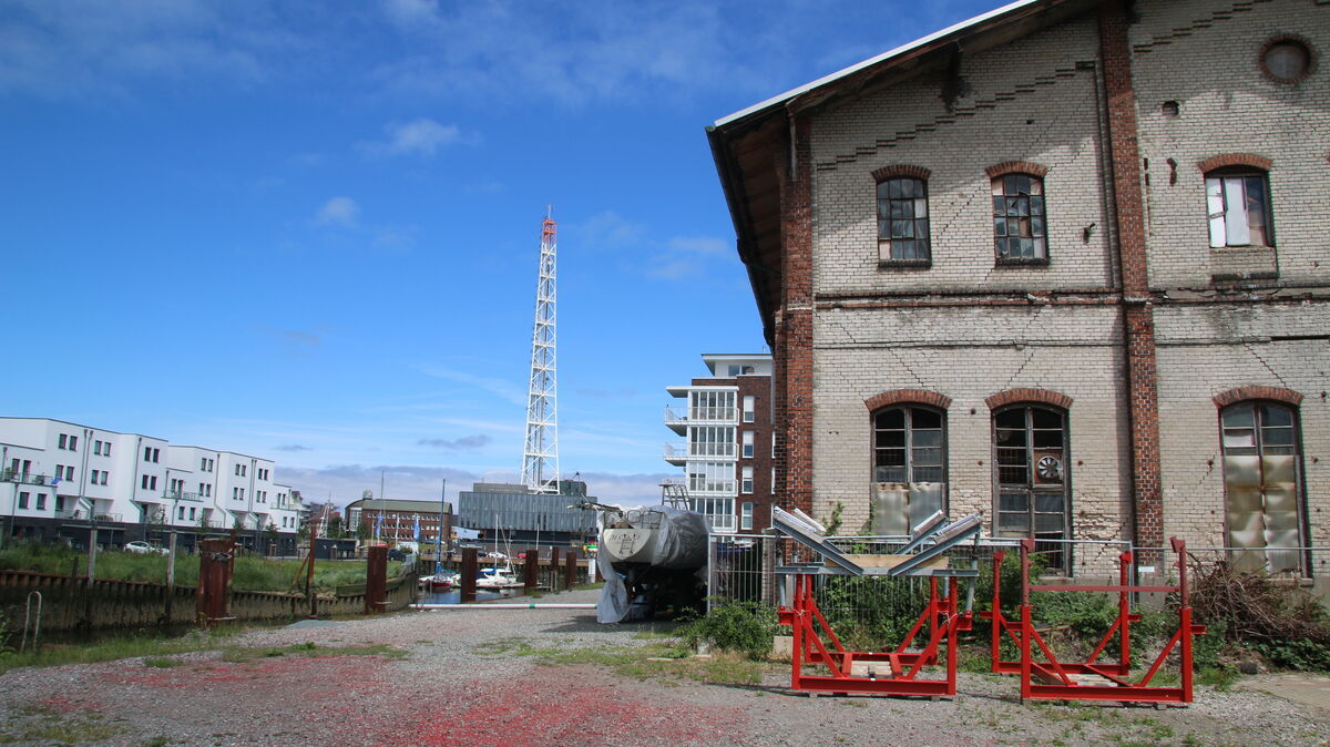 Das Baudenkmal „Altes Eiswerk" soll jetzt doch abgerissen werden. Die städtische Fachabteilung „Planen, Stadtentwicklung und Bauen" hat einen entsprechendes Papier verfasst, das dem Bauausschuss am Montag, 26. Juni, im Rathaus zur Kenntnis gegeben wird. Foto: Potschka