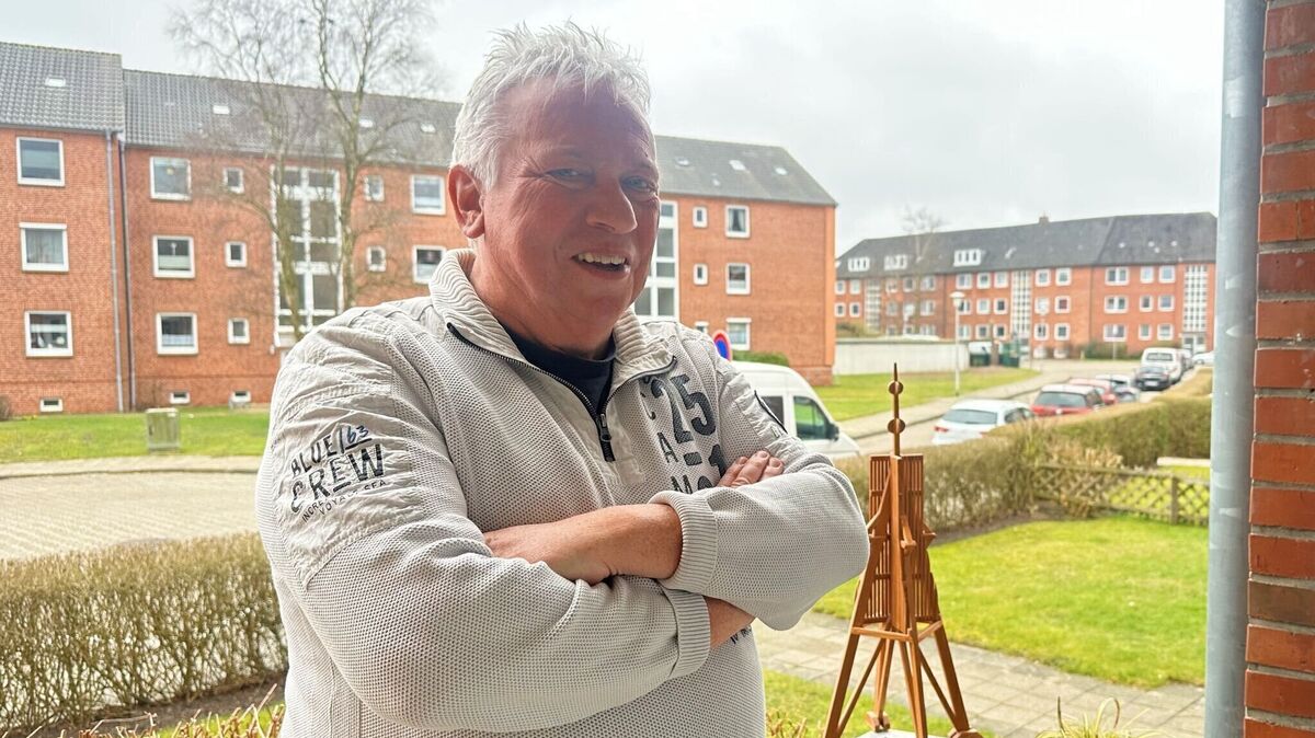 Der stolze Namensgeber der neuen „Cuxlandhalle“ genießt die Entwicklung seiner Heimatstadt Cuxhaven. Foto: Francke