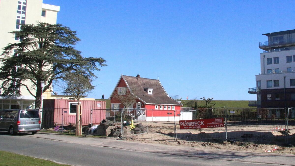 Die zukünftige Baustelle an der Prinzessinnentrift: Hier sollte ein umstrittenes Bauprojekt mit 28 Ferienwohnungen entstehen, dessen Bauantrag nun abgelehnt wurde. Jetzt werden die Pläne im Rathaus geprüft. Foto: Potschka