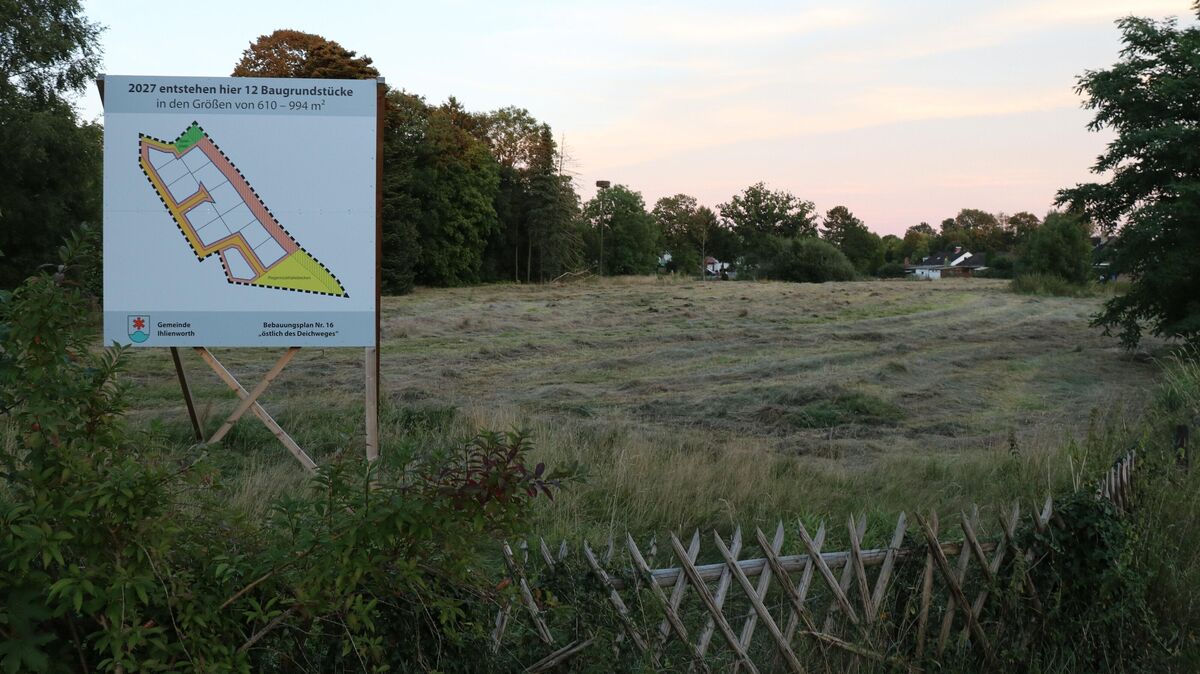 Zukunftsvision Ihlienworth: Auf dieser Fläche im Dorfzentrum sollen bis 2027 zwölf neue Baugrundstücke entstehen, um dem wachsenden Wohnraumbedarf gerecht zu werden. Foto: Mangels