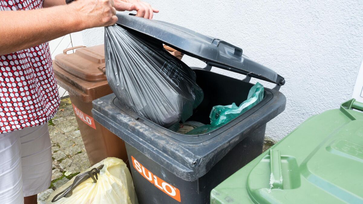 Wohl dem, der zu Beginn des Jahres noch Platz in seiner Restmülltonne hat. Viele Landkreis-Bewohner mussten länger als erwartet auf die Müllabfuhr warten. Foto: Bernd Weissbrod/dpa