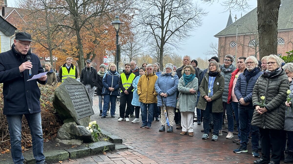SPD-Ortsvereinsvorsitzender Matthias Roßberg sprach sich für ein klares Aufstehen gegen demokratiegefährdende Bewegungen aus. Foto: Reese-Winne