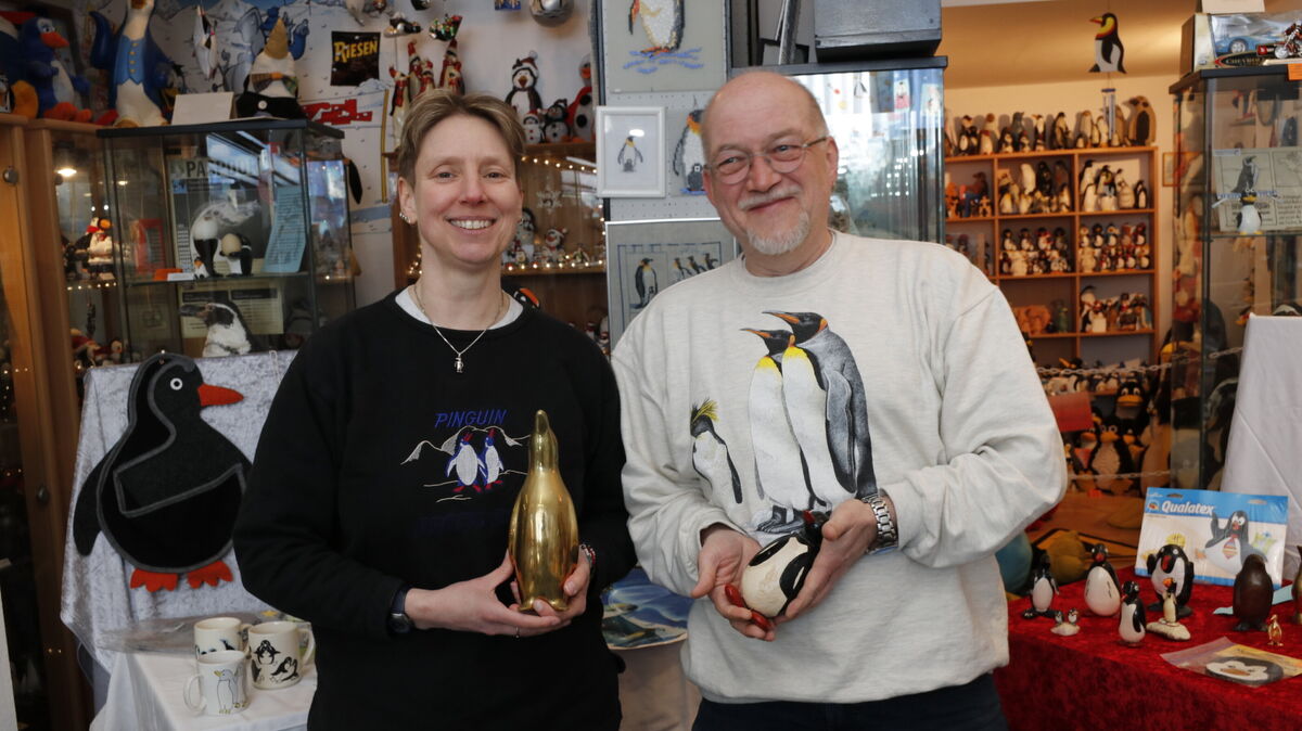 Von sämtlichen Pinguinen werden sich Birgit Berends und Stefan Kirchhoff definitiv nicht trennen. Angesichts der im November anstehenden Museumsschließung muss allerdings vieles "raus". Foto: Koppe