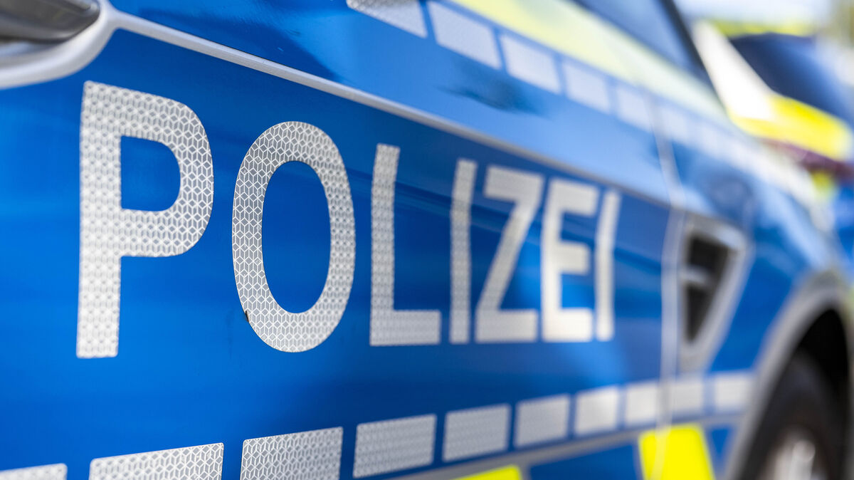 Der Mann wird in eine Justizvollzugsanstalt gebracht. Symbolfoto: David Inderlied/dpa