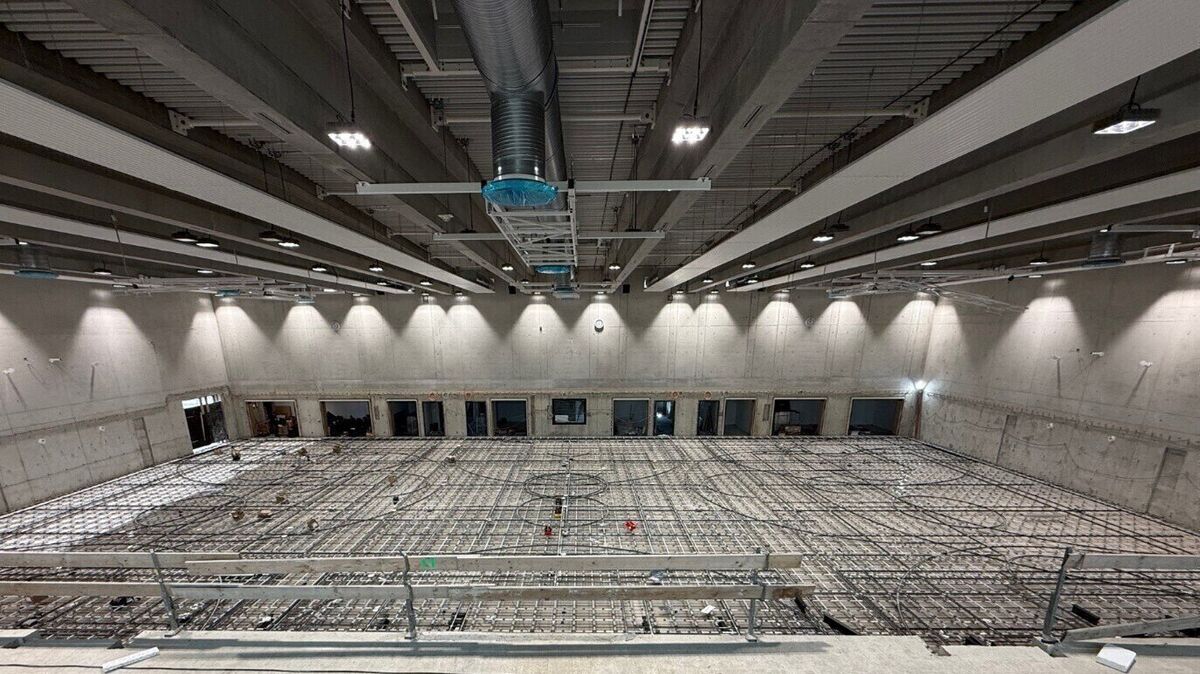 Die Unterkonstruktion des Glasbodens in der neuen Cuxland-Halle. Foto: Landkreis Cuxhaven