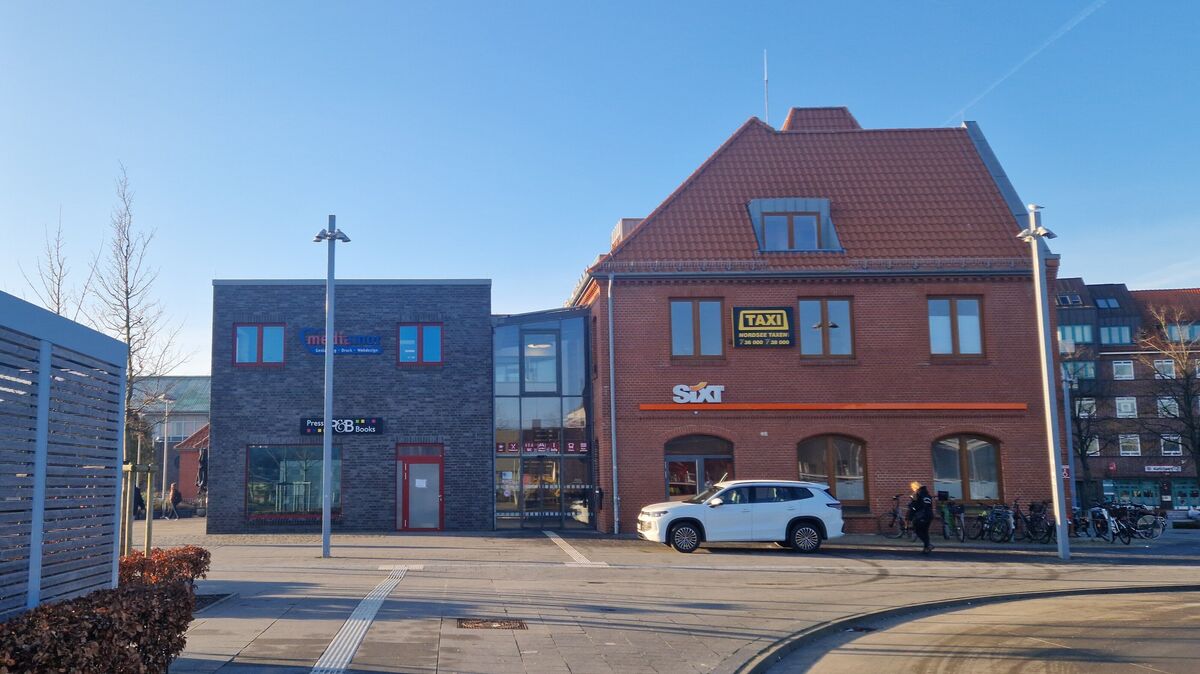 Die Mitarbeiterin eines Geschäfts im Cuxhavener Bahnhof entwendete nach Feierabend 1.250 Euro aus der Kasse und gab an, ausgeraubt worden zu sein. Foto: Larschow