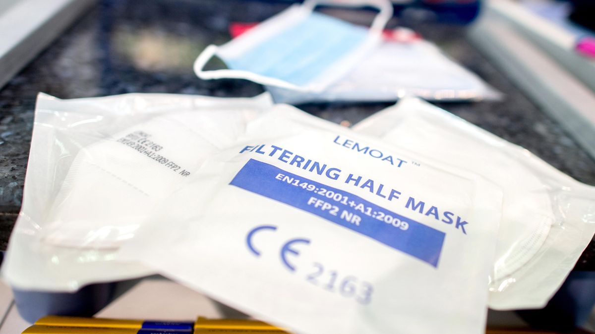 In Niedersachsen werden Bürger ab 65 nicht mit kostenlosen FFP2-Masken ausgestattet, wie es aktuell in Bremen gemacht wird. Foto: Hauke-Christian Dittrich/dpa 