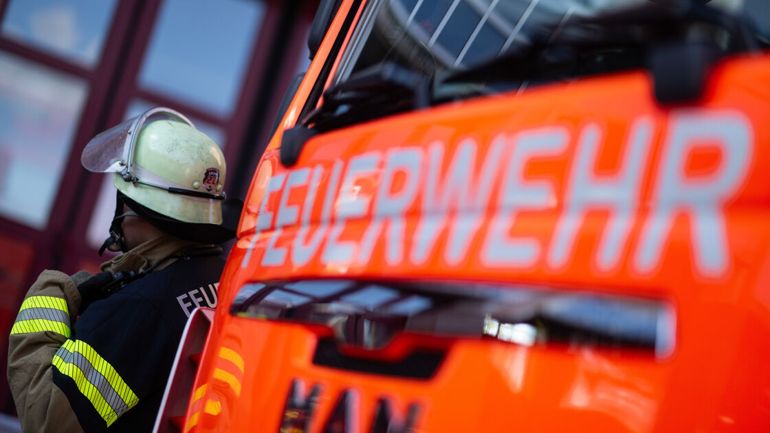 Major fire brigade operation in Beverstedt: roof fire claims animal lives