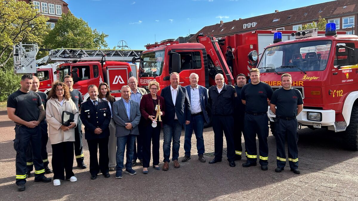 Niedersachsens Innenministerin Daniela Behrens machte sich ein Bild von der Leistungsstärke der Cuxhavener Berufsfeuerwehr auf der Hauptfeuerwache und nahm zugleich die Probleme wahr, die mit der Beengtheit an diesem Standort verbunden sind. Fotos: Rohde