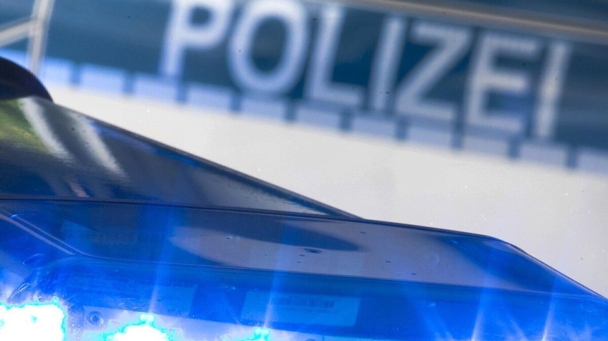 Der Angeklagte versuchte sich gewaltsam Zutritt zu einem Haus zu verschaffen und verletzte die Anwohnerin. Später leistete er Widerstand bei der Festnahme. Friso Gentsch/dpa