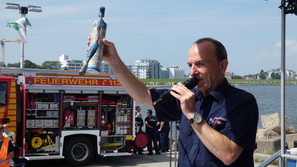 Sommerlicher Unkrautbrenner-Einsatz in Cuxhaven: Vorsicht vor Funkenflug und Bränden