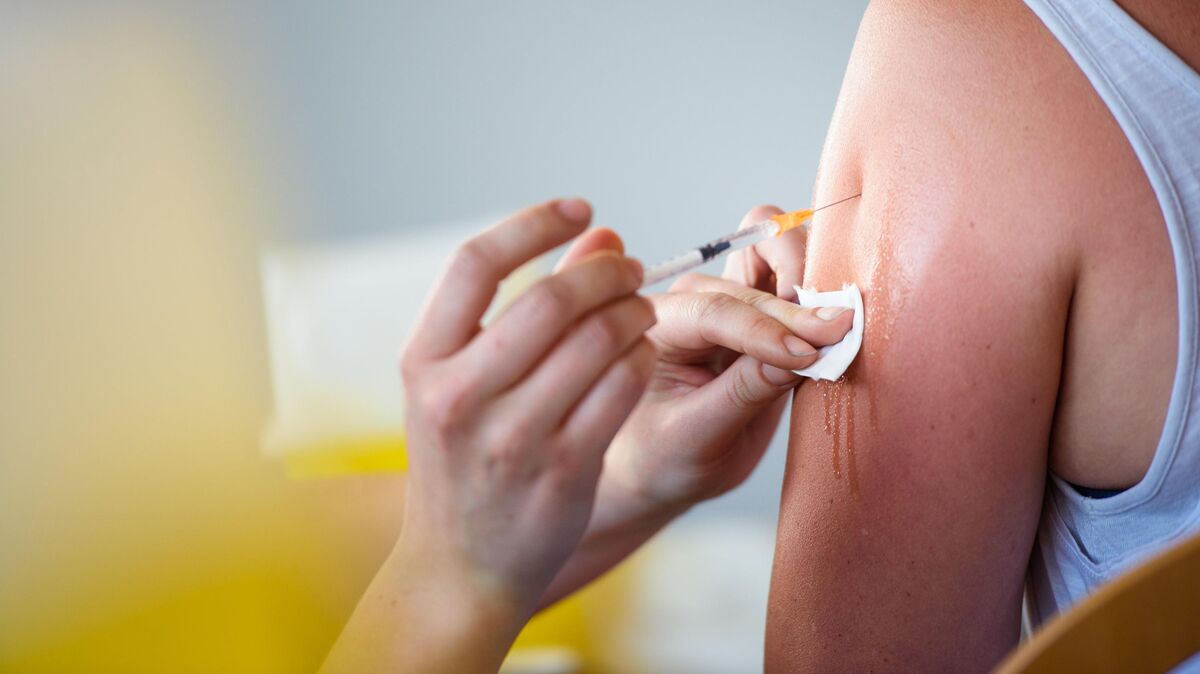 Das Land Niedersachsen empfiehlt Jugendlichen im Alter zwischen zwölf und 17 Jahren eine Auffrischungsimpfung gegen das Corona-Virus. Symbolfoto: Gregor Fischer/dpa