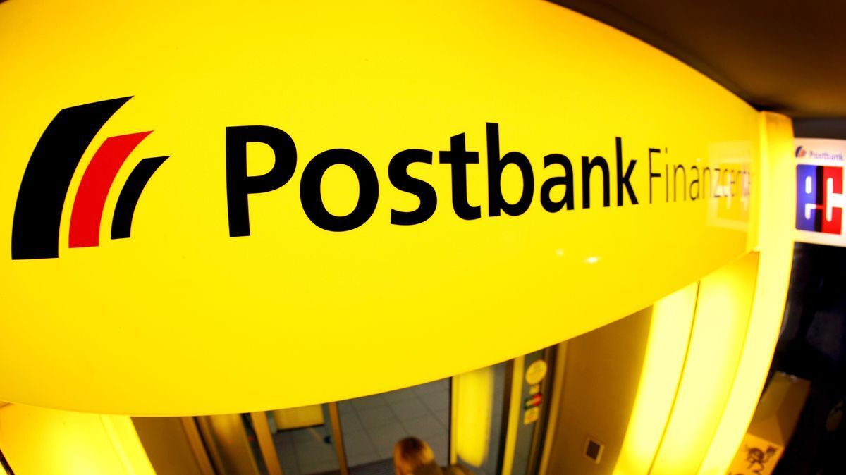 Die Postbank-Filiale in Cuxhaven bleibt am Dienstagnachmittag aufgrund einer Betriebsversammlung geschlossen. Foto: Gerten/dpa