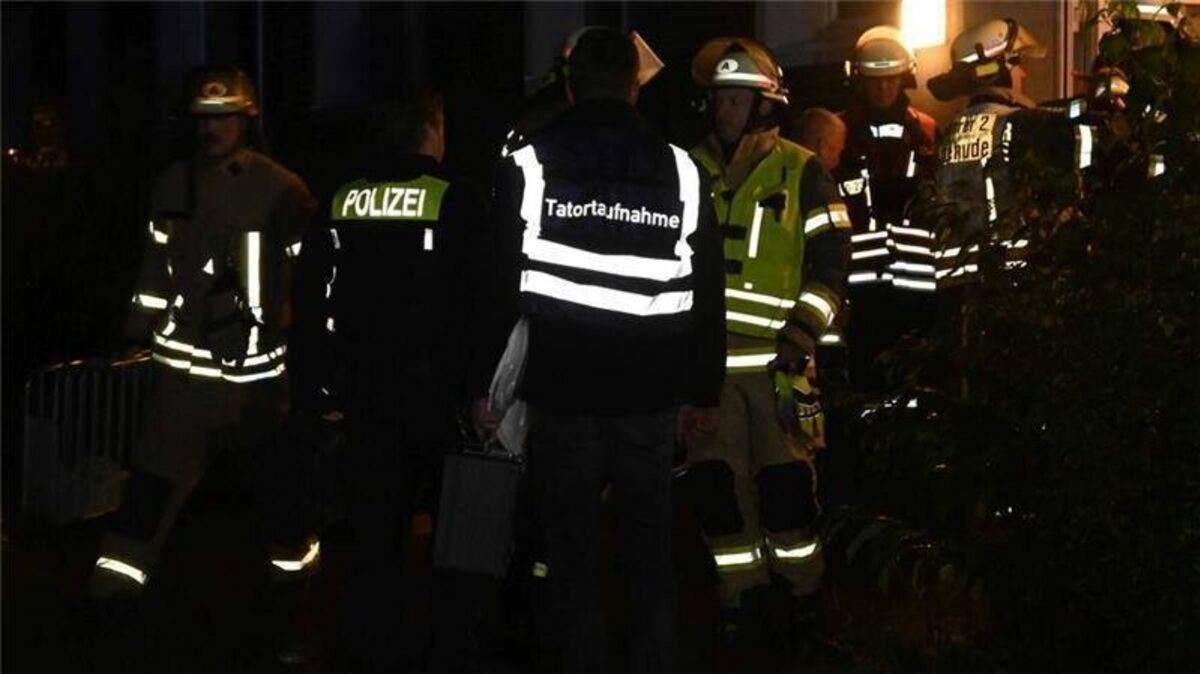 Feuerwehr und Sanitäter kämpften um das Überleben der Verletzten - vergeblich. Foto: Vasel