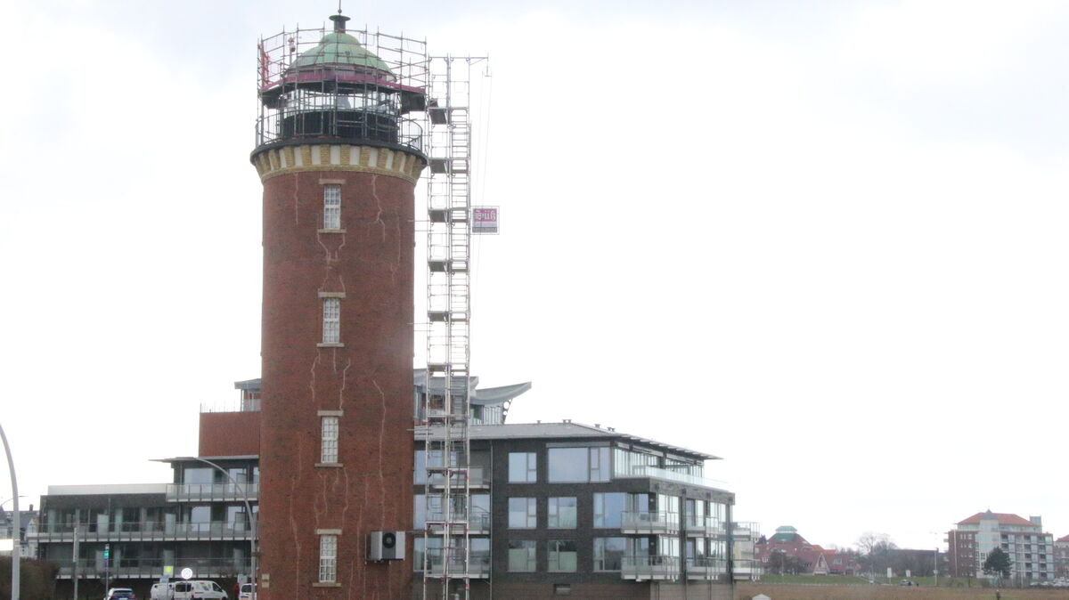 Der Hamburger Leuchtturm an der Alten Liebe in Cuxhaven ist derzeit zum Teil eingerüstet. Foto: Potschka