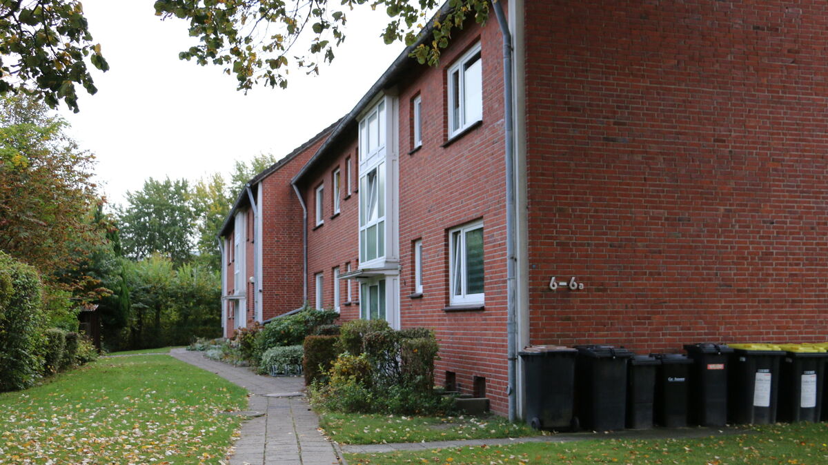Die betroffene Wohnanlage in der Cuxhavener Lisztstraße: Trotz drohender Wasserabstellung gibt es nun Hoffnung für die Bewohner. Foto: May