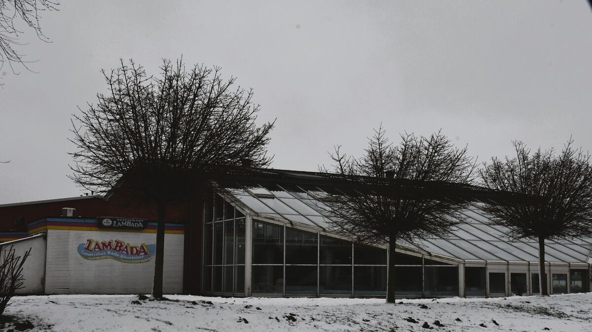 Was wird aus dem Hallenbad "Lambada" in Lamstedt? Das ist nur eine der Fragen, die sich kurz-, mittel- und langfristig für die Politiker und Politikerinnen in der Börde sowie die Verwaltung beim Blick auf die Haushaltsprognosen stellt. Foto: Schröder