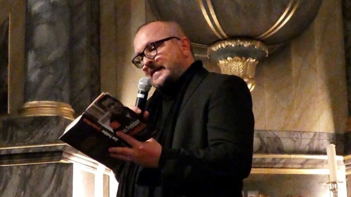 Er trägt keine Asche, sondern Flamme: Der Autor Tim Pröse liest zum Welttag des Buches am 23. April in der Stadtbibliothek Cuxhaven aus seinem Buch „Jahrhundertzeugen".