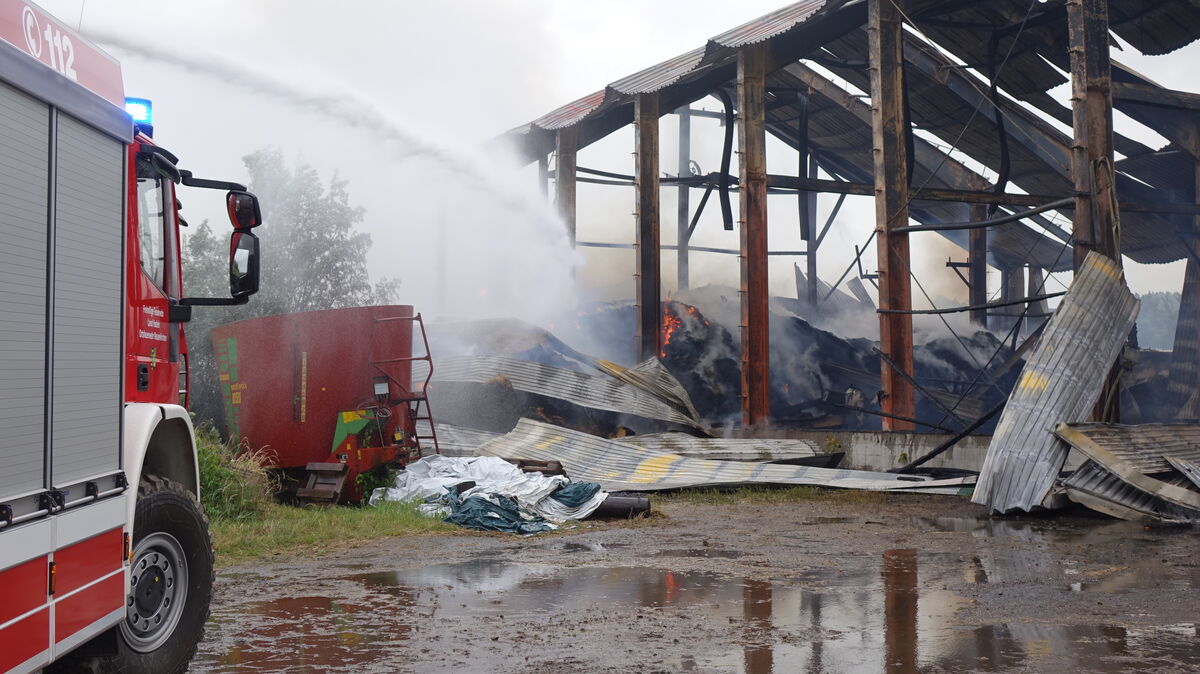 Knapp sechs Monate sind seit dem Großfeuer auf dem Heuhof Ropers in Nordleda vergangen. Jetzt hat die Polizei die Ermittlungen abgeschlossen. Foto: Kuczorra