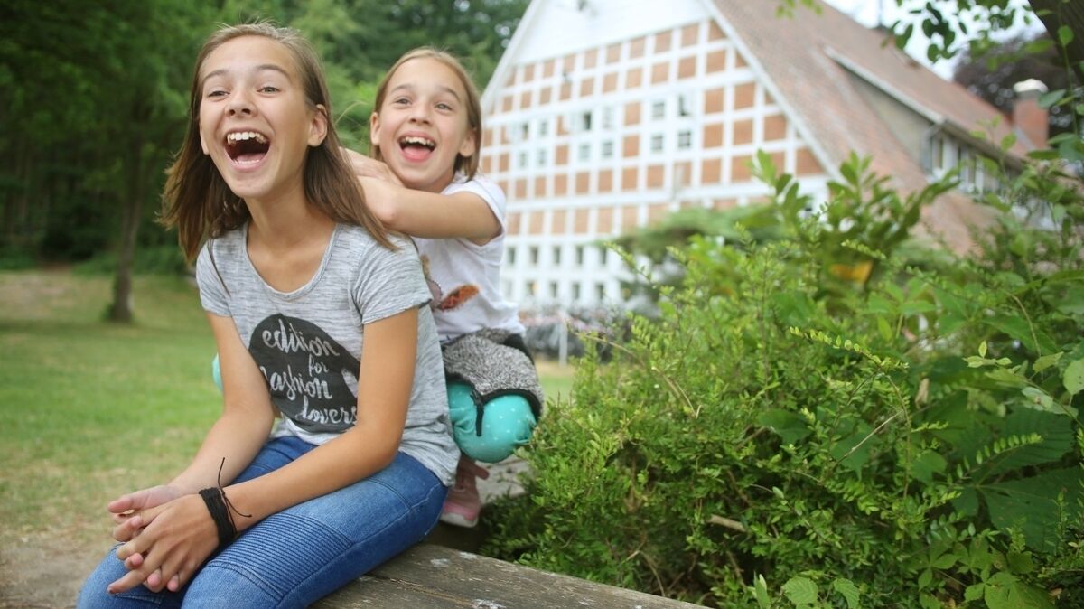 Grund zur Freude haben die Gäste und Mitarbeiter der Jugendherberge in der Wingst: Rund 17.800 Übernachtungen erzielte das Haus im vergangenen Jahr - 1700 mehr als im Jahr 2019. Foto: Deutsches Jugendherbergswerk