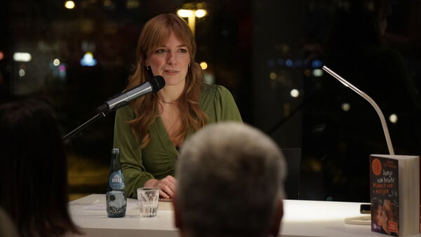 Warum der Satz "Educate your son" einen Haken hat - Autorin Anne Dittmann in Cuxhaven