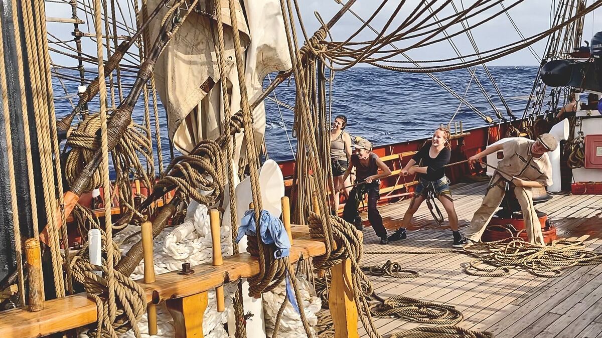 Jeder Arbeitstag auf dem Schiff verlangte der Crew viel Kraft und Schweiß ab. Foto: Piper Verlag GmbH/Jessica Benjatschek