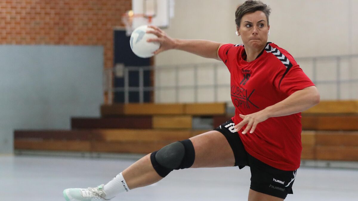 Nerven aus Stahl: Kathrin Nieder verwandelte den entscheidenden Siebenmeter zum Sieg in Bremen. Direkt danach war die Partie beendet. Archivfoto: Unruh