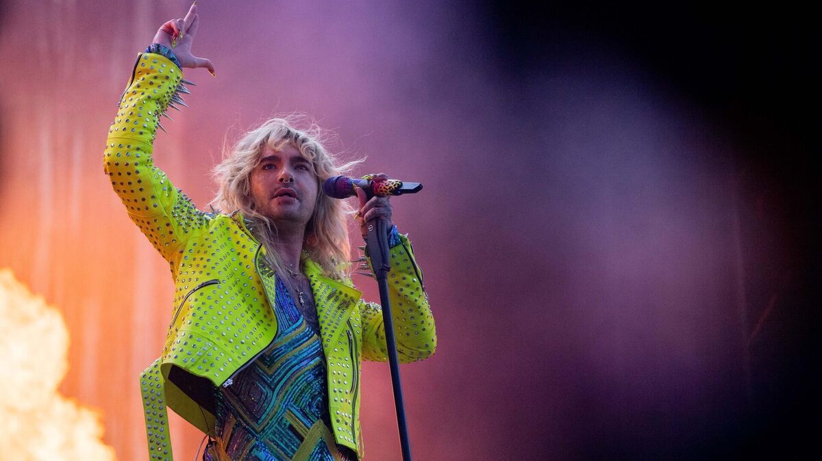 Bill Kaulitz, Sänder von Tokio Hotel, beim Deichbrand-Auftritt: Wenig später muss die Band das Konzert abbrechen. Foto: Arnd Hartmann