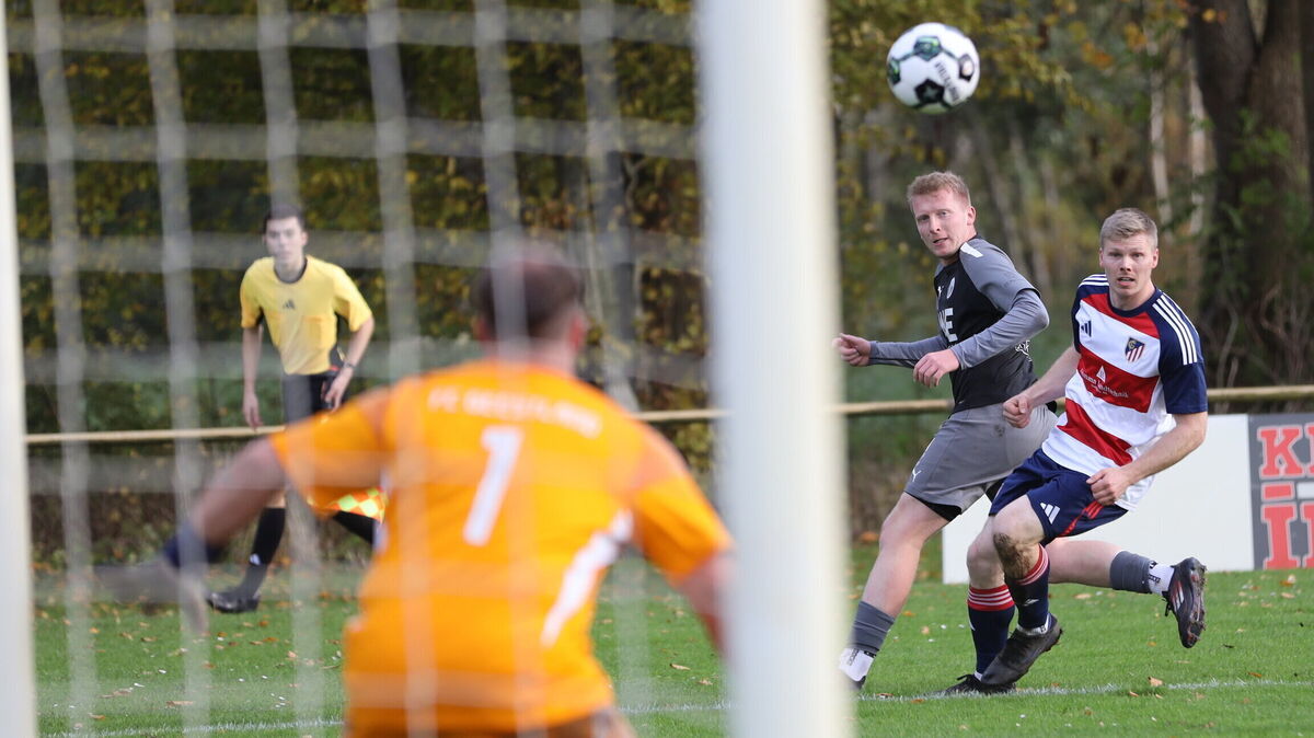 Mit elf Treffern ist der Mittelfeldspieler des FC Cuxhaven, Niklas Menke, der aktuell beste Torschütze der Bezirksliga. Foto: Unruh