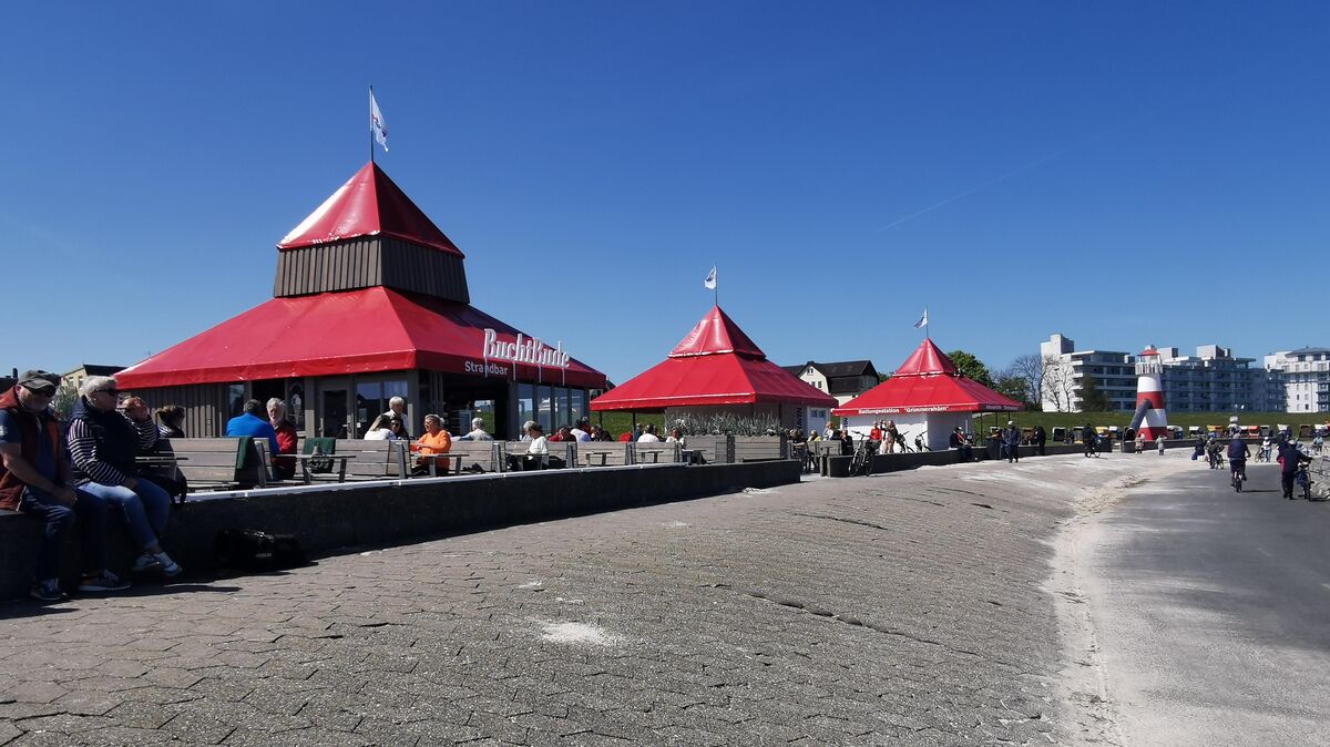 Seit Montag ist das Restaurant "Buchtbude" fester Bestandteil in der Cuxhavener Grimmershörnbucht. Foto: Jennifer Fiola