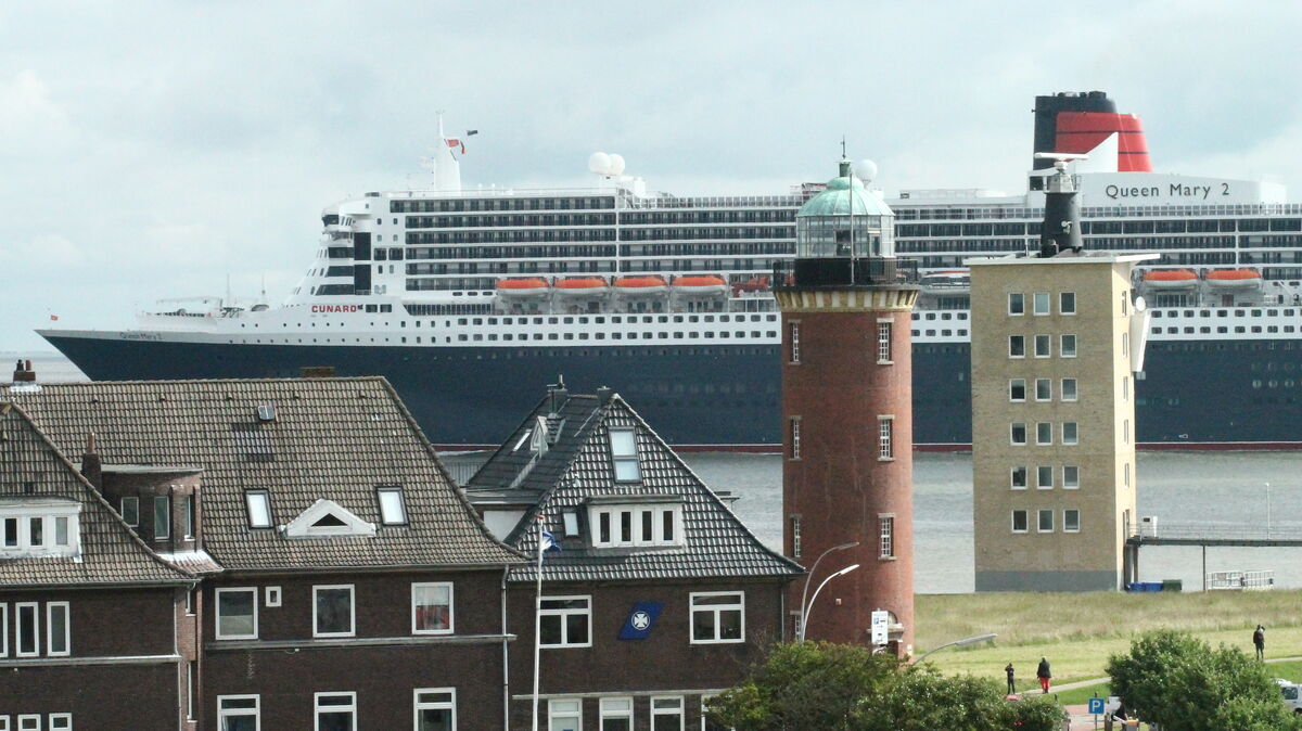 Vom Hamburger Leuchtturm gibt es einen Panoramablick auf den Schiffsverkehr auf der Elbe. Foto: Frank Lütt