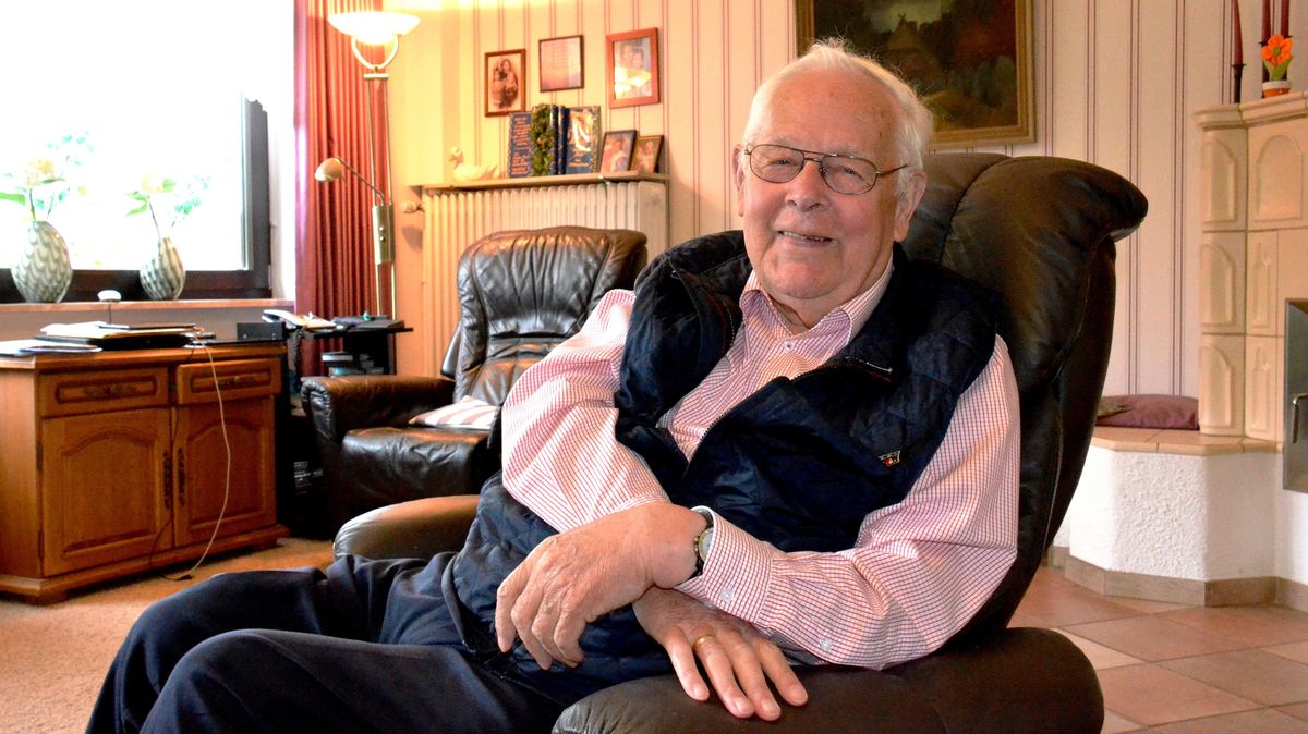 Der Ehrenlandrat des Landkreises Cuxhaven, Martin Döscher, ist am Sonntag im Alter von 84 Jahren verstorben. Foto: Schröder