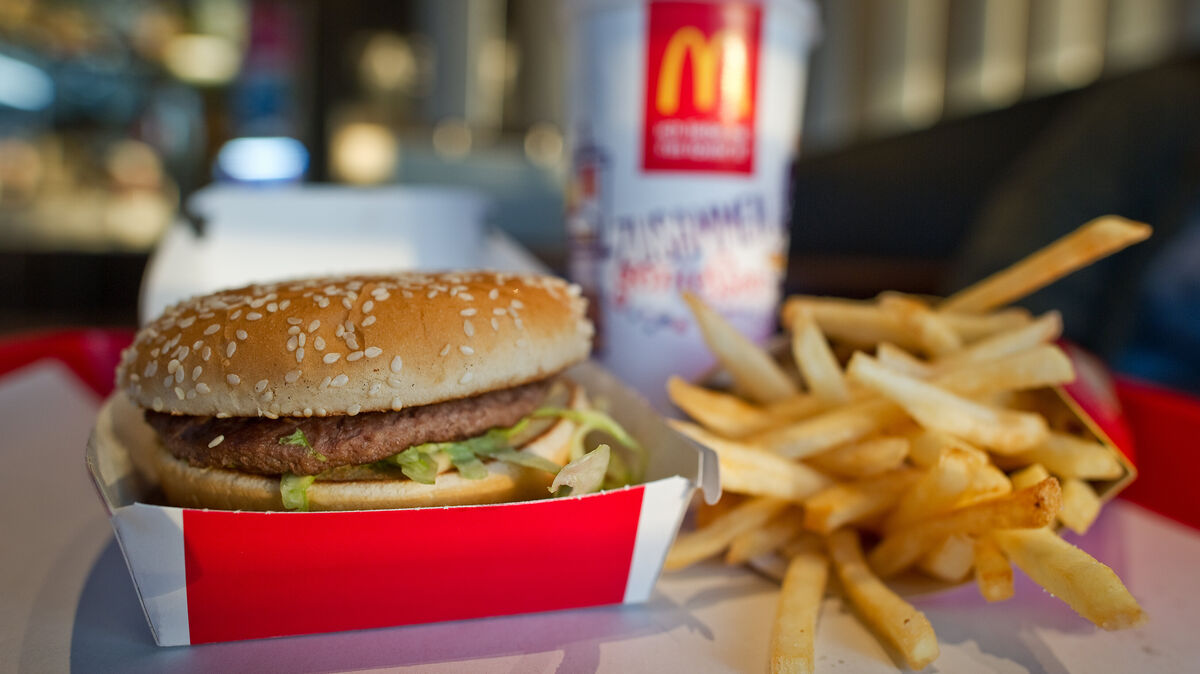 Wer kann dazu schon „Nein“ sagen? In Hemmoor können das insbesondere viele Anwohner, die vor den Folgen einer „McDonald's“-Filiale im Zentrum warnen. Doch es gibt auch andere Stimmen, die keine Bevormundung der Bevölkerung wollen, indem die Politik ein solches Projekt verhindert. Foto: Christoph Schmidt/dpa