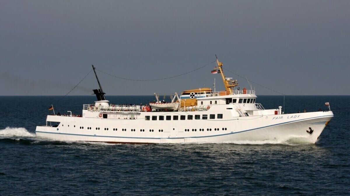 Eigentlich auf Kurs nach Helgoland – jetzt liegt die „Fair Lady“ zur Reparatur in Cuxhaven. Foto: Reederei Eils