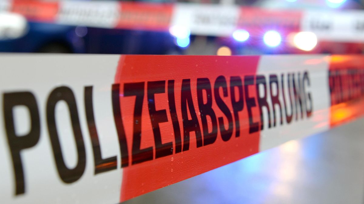 Die A27 ist nach einem tödlichen Unfall bei Schwanewede stundenlang voll gesperrt gewesen. Foto: Seeger/dpa