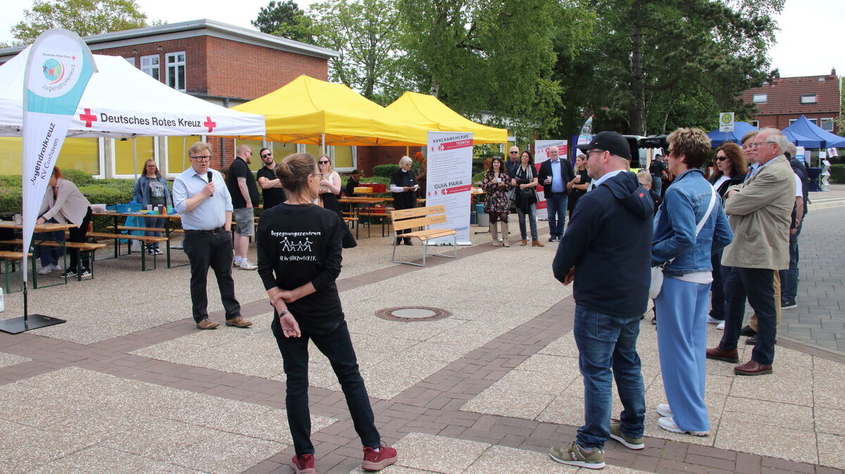 In Vertretung des Oberbürgermeisters eröffnete Stadtbaurat Andreas Eickmann (l.) am Sonnabend den diesjährigen "Tag der Städtebauförderung". Foto: Koppe