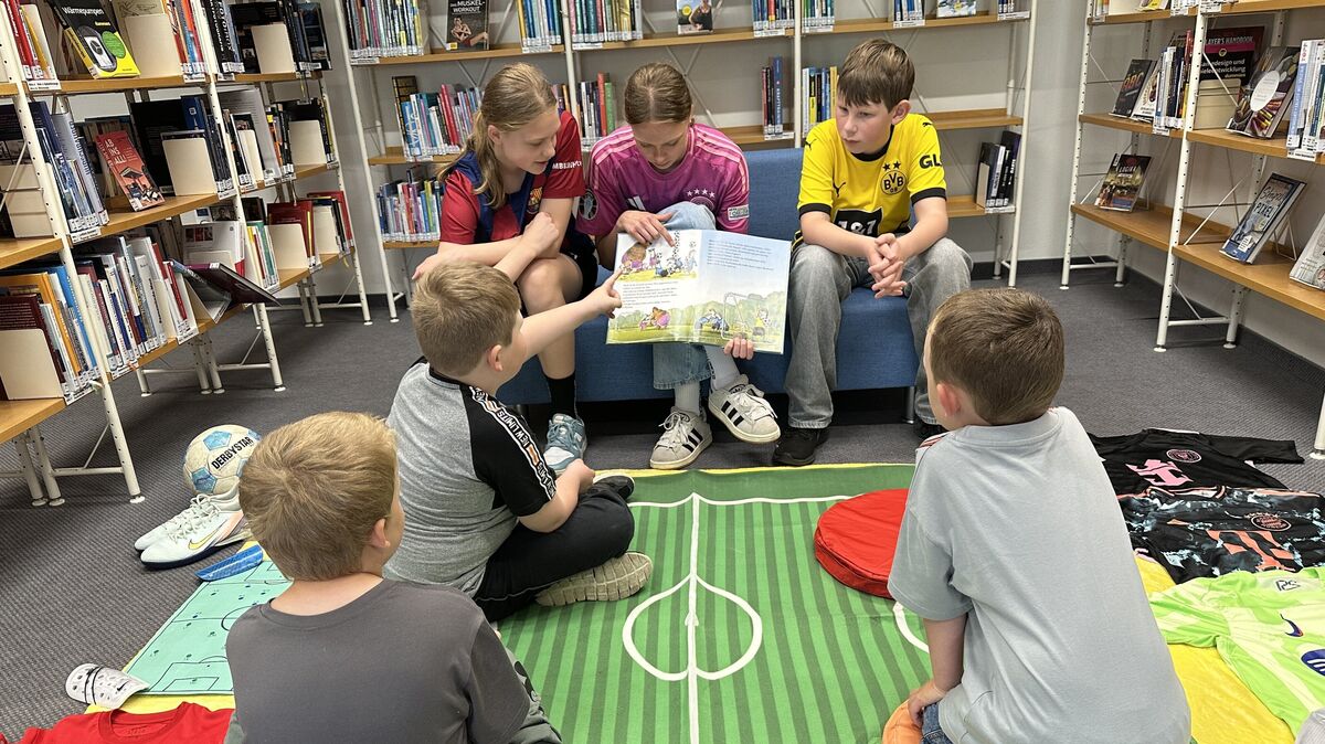In einer der ausgewählten Themenwelten ging es um Fußball und die passenden Bücher dazu. Fotos: Reese-Winne