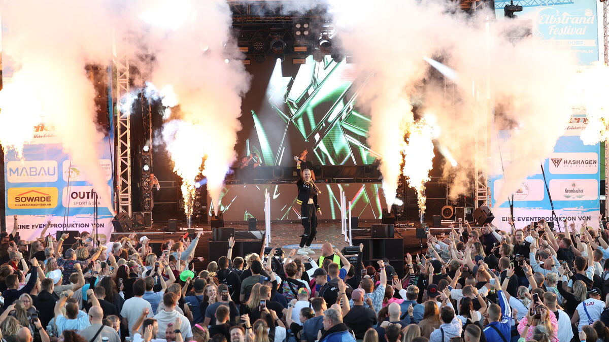Bei der EDM-Edition fehlte es nicht an Bässen und Pyrotechnik. Foto: Larschow
