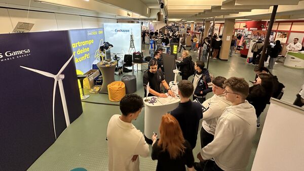 Messe "Flagge zeigen" in Cuxhaven: Heute sind die Unternehmen die Bewerber 