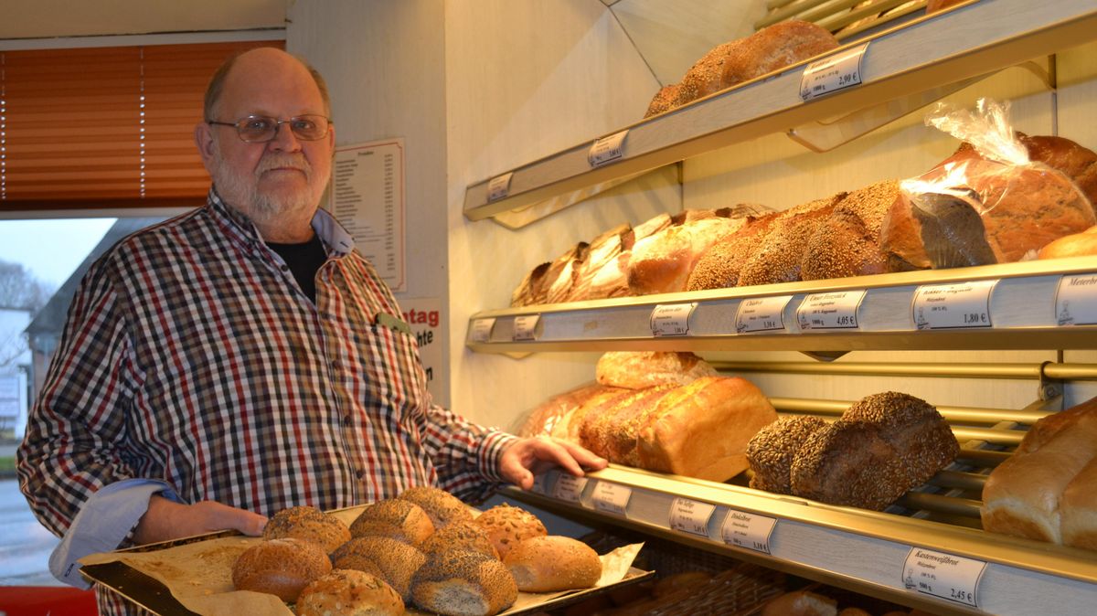Er ist Bäcker aus Leidenschaft: Gerd Neuber aus Altenwalde. Archivfoto: Hansen