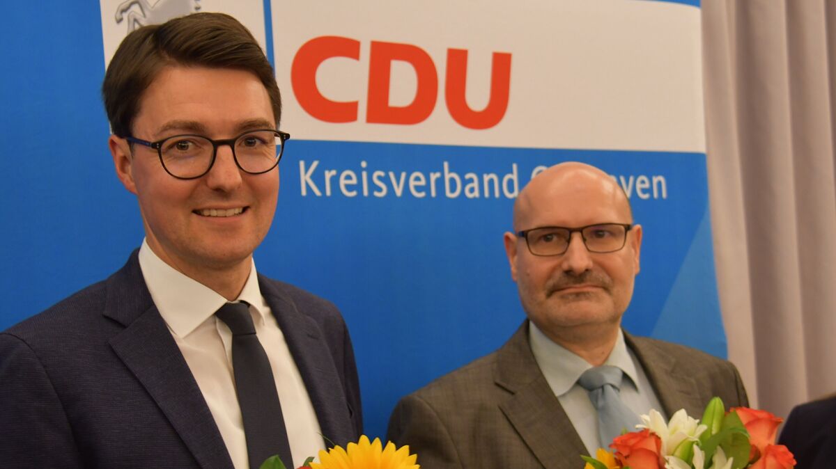 Christoph Frauenpreiß (l.) und Dr. Thomas Appel stellten sich am Mittwochabend in Cadenberge zur Wahl: Die CDU nominierte einen neuen Bundestagskandidaten für den Wahlkreis Cuxhaven/Stade II. Foto: Egbert Schröder