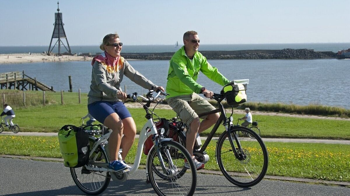 Hier beginnt - oder endet - der Elberadweg: an der Kugelbake. Von hier aus sind es 1300 Radkilometer bis zur Quelle der Elbe im tschechischen Riesengebirge. Der ADFC hat den Elberadweg nach einer Befragung zum beliebtesten Radfernweg Deutschlands gekürt. Foto: Tourismus Stade